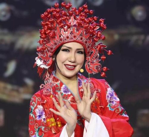 The Uyghur singer Reyhangul Kuwan performing a Henan-style Yu opera song in the middle of a sacred Dolan Sufi dance performance