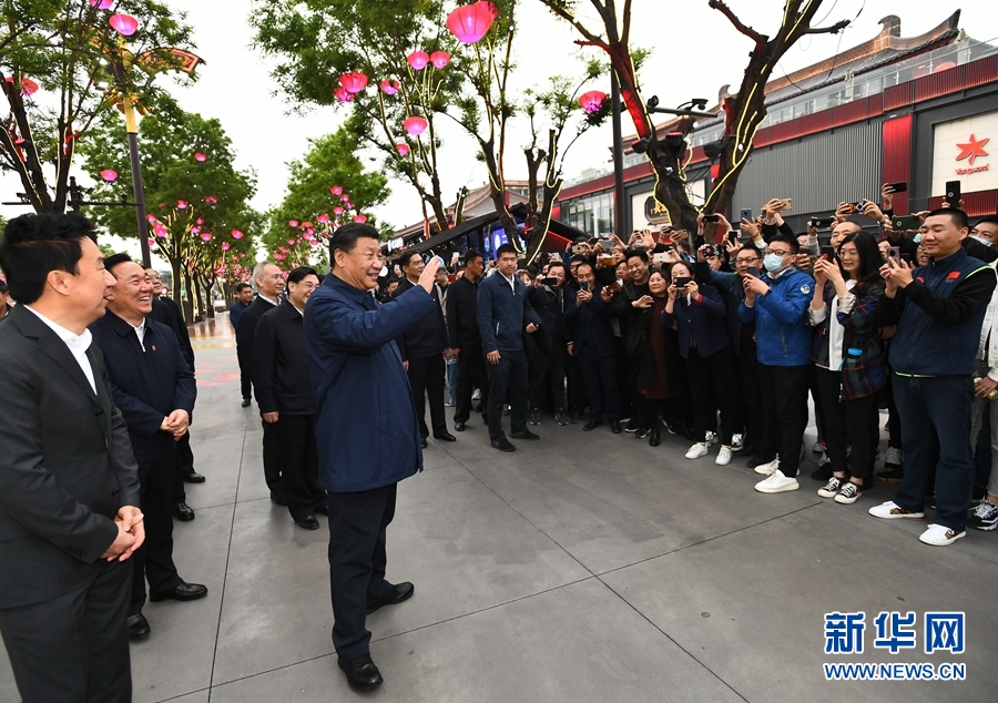 xi jinping at a shopping street in xi'an