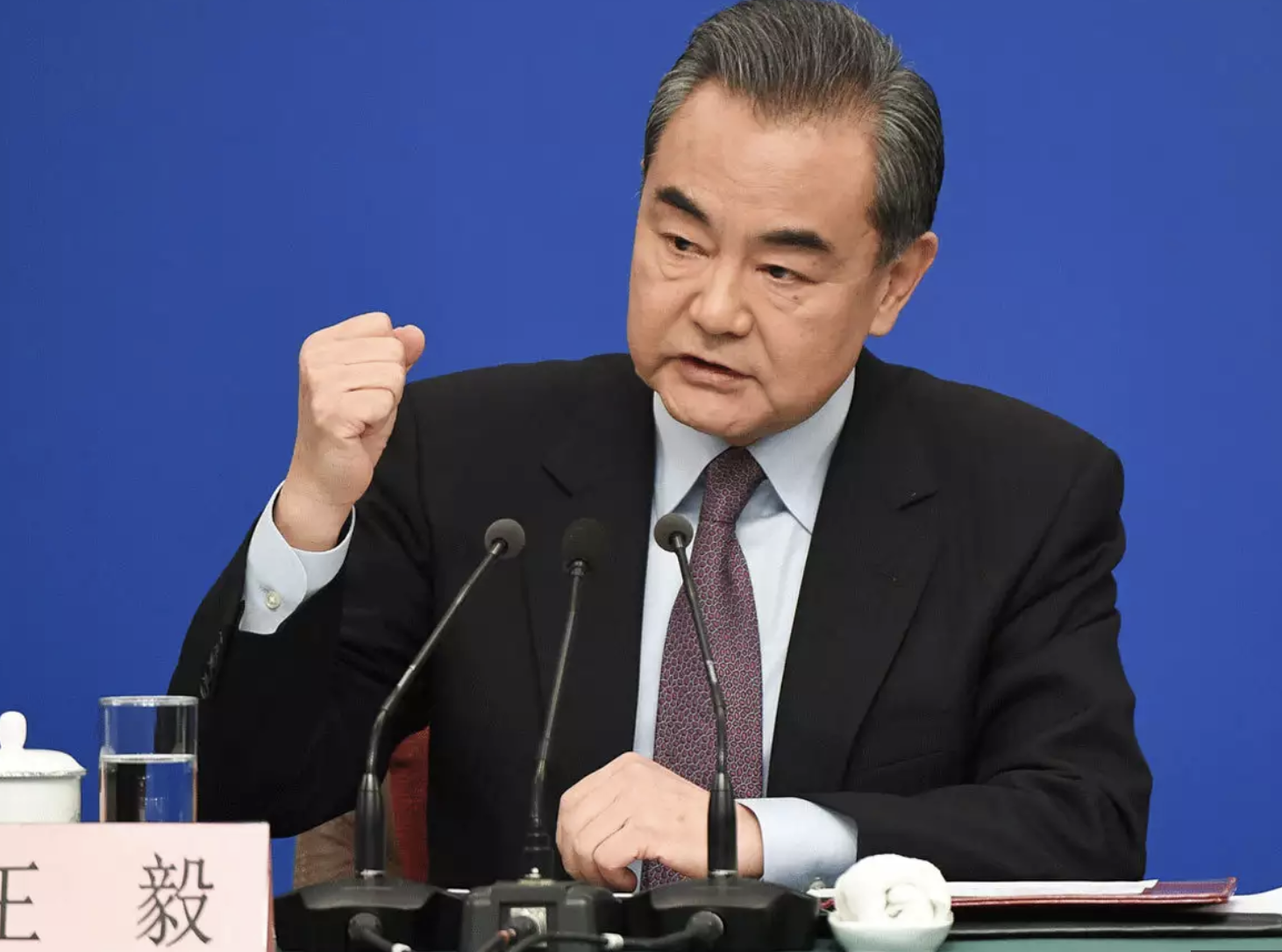 China tell. Chinese Foreign Minister Wang yi. Китайские дипломаты. Дипломатия КНР. Китайский дипломат ву.