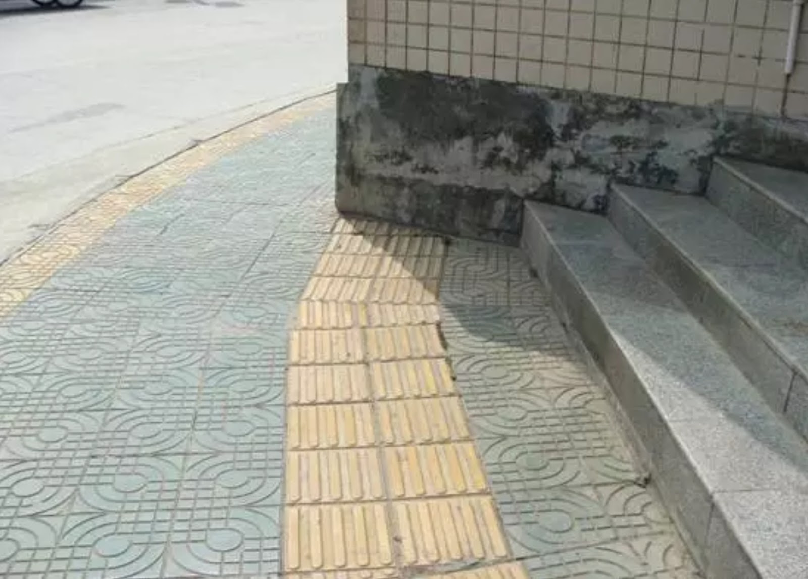 tactile paving 1