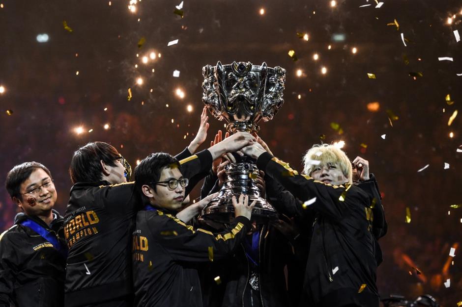 League of Legends: Chinese team FunPlus Phoenix wins World Championship