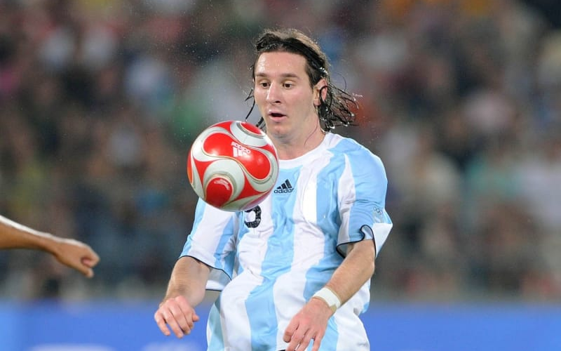 Lionel Messi jugando en el Nido de Pájaro, 2008.