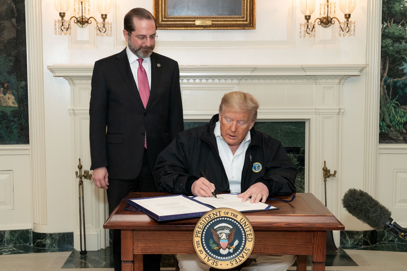 alex azar standing behind donald trump