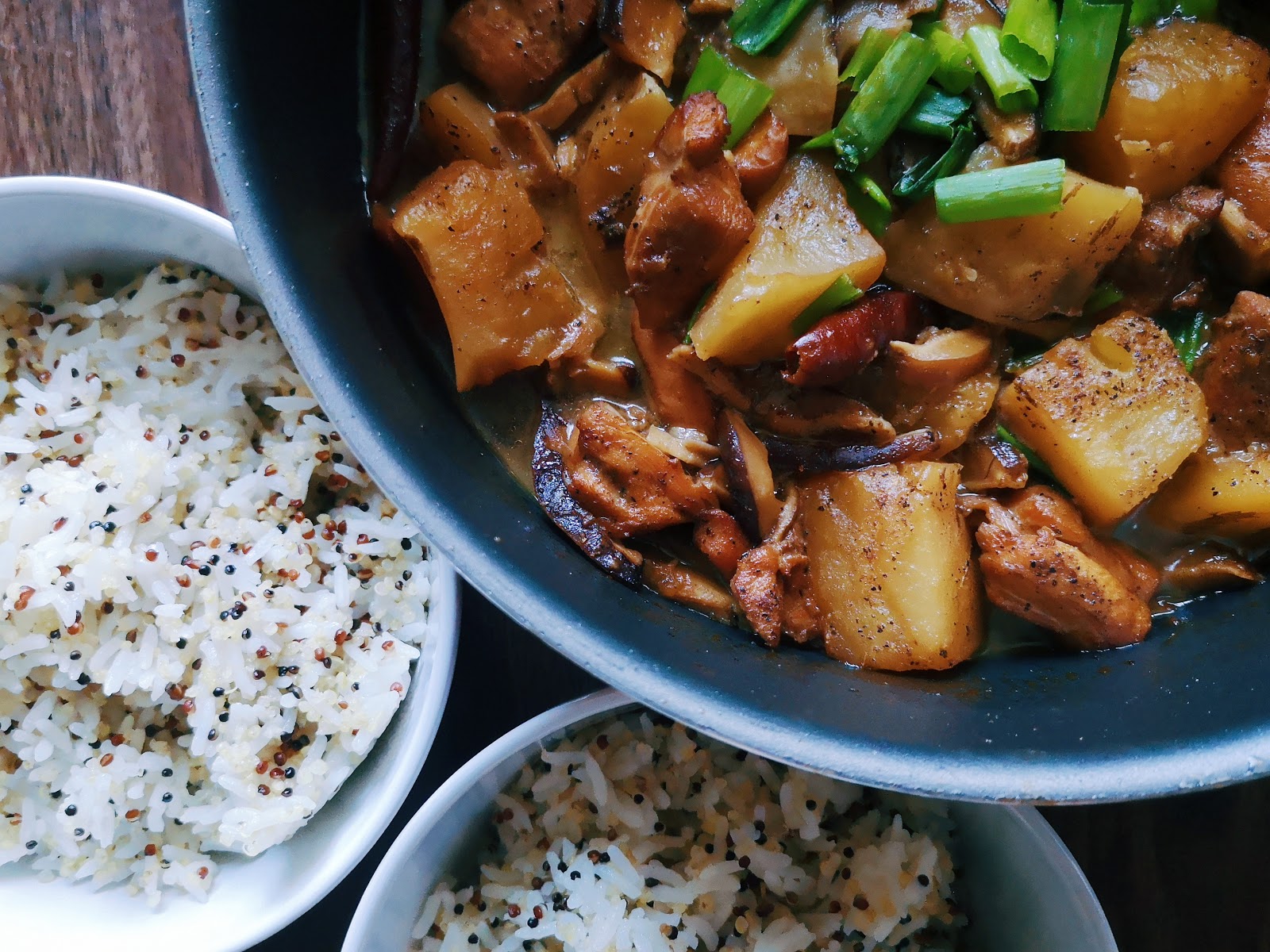 Yellow braised chicken with rice