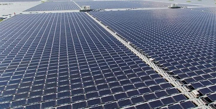 China's largest solar power plant Qinghai