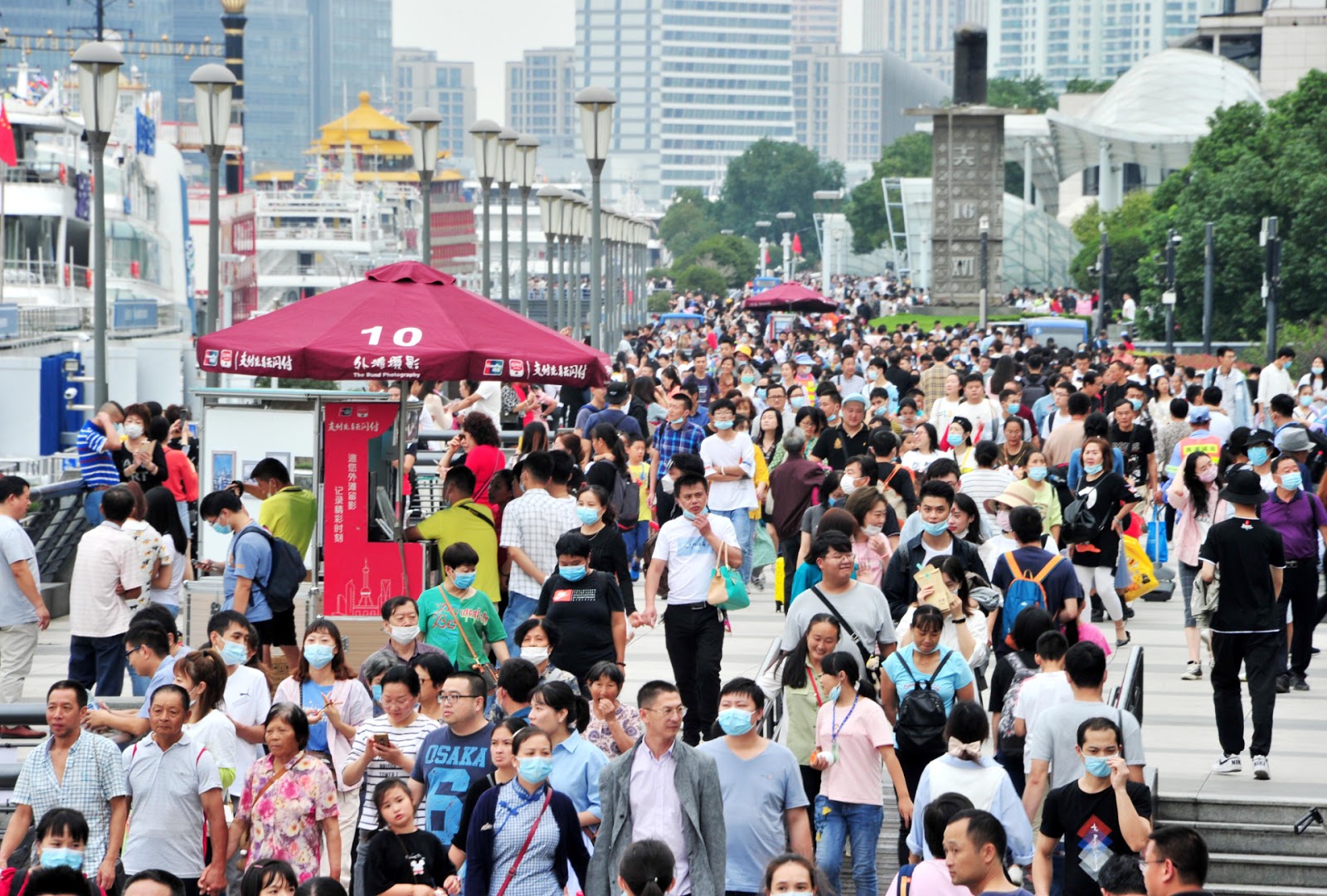 tourists in the bund shanghai during 2020 golden week