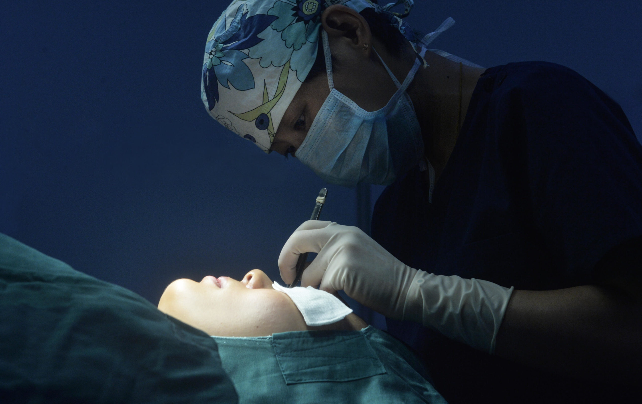 Chinese students turn to plastic surgery for edge in tough job market