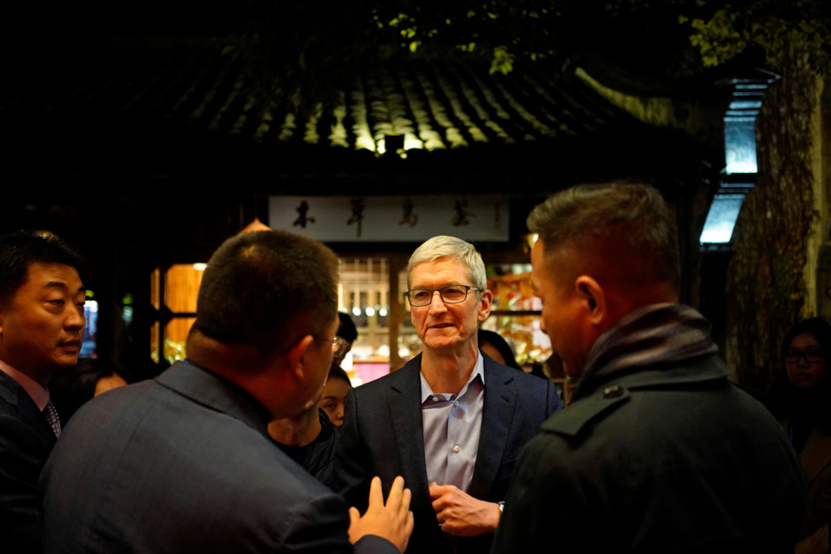 tim cook in wuzhen