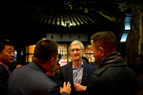 tim cook in wuzhen