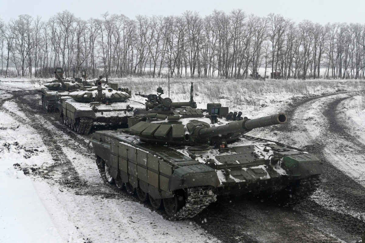 russian tanks near border of ukraine