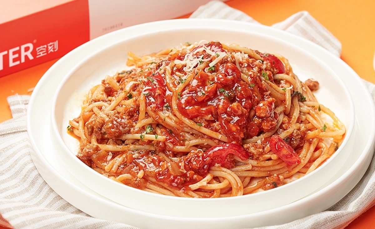 A delicious plate of spaghetti bolognese